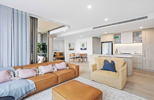 Burleigh Heads Apartment | Luxury ocean view apartment across from Burleigh Beach!
