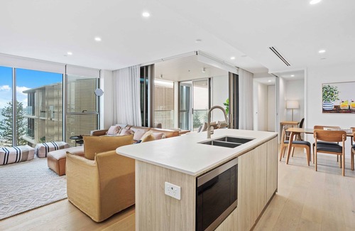 Burleigh Heads Apartment | Luxury ocean view apartment across from Burleigh Beach!