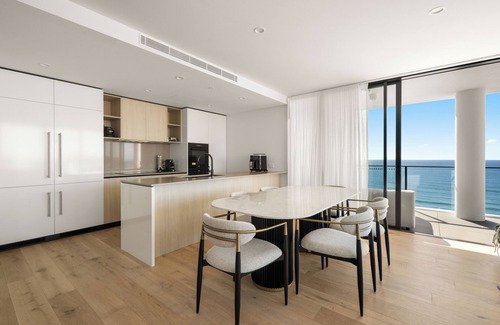 Burleigh Heads Apartment | Luxury Sky-High Sanctuary in Burleigh Heads