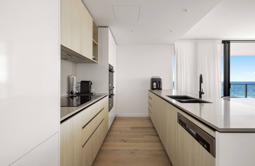 Burleigh Heads Apartment | Luxury Sky-High Sanctuary in Burleigh Heads