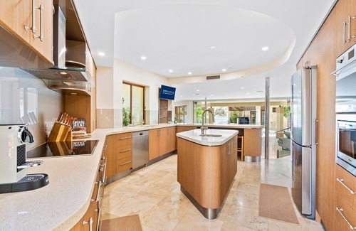 Southport House | Main River Grandeur Mansion, 4 Bed, Pool & Sauna