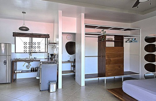 Las Pampas Apartment | Modern Luxury- In town, Peaceful and Quiet with AC and Hot Water