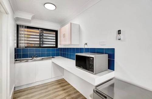 Mermaid Beach Hotel | Montego Mermaid Beach Motel