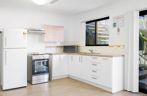 Mermaid Beach Hotel | Montego Mermaid Beach Motel