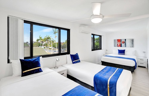Mermaid Beach Hotel | Montego Mermaid Beach Motel