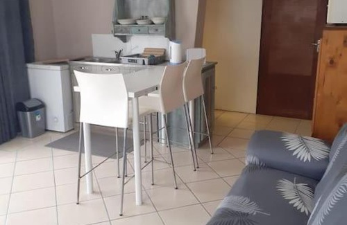 Wavecrest Apartment | Neat & Cosy