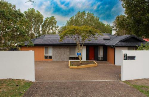 Mudgeeraba House | Peaceful tropical retreat with pool, mineral spa & Games room