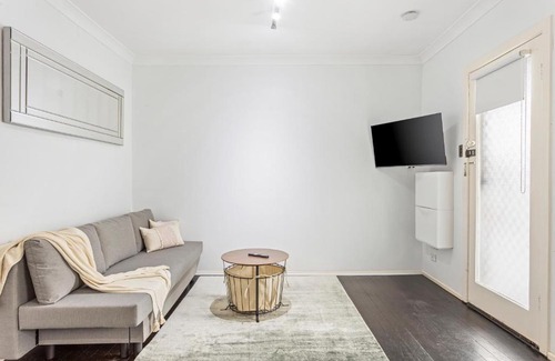 Surfers Paradise Apartment | Peninsular Drive 1 bedroom
