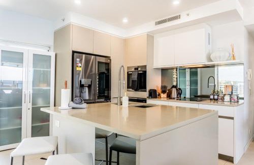 Surfers Paradise Apartment | Pepper Soul Ocean View 3 Bedroom Apartment