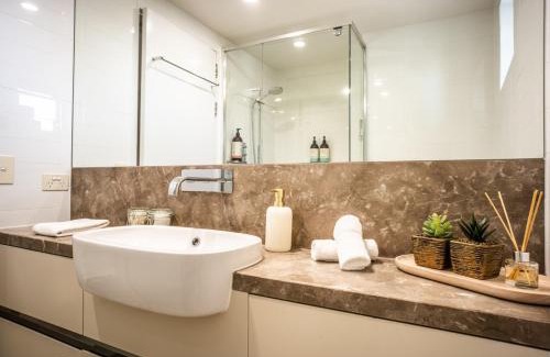 Surfers Paradise Apartment | Pepper Soul Ocean View 3 Bedroom Apartment