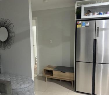 Runaway Bay Apartment | Private Granny flat - Guesthouse