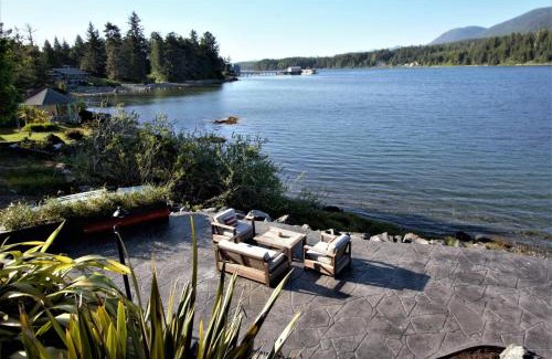 Ucluelet House | Private Oceanfront Cabin And Hot Tub! - Gww