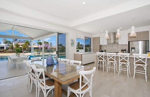 Broadbeach Waters House | Relaxed living in luxury surrounds.