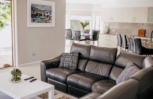 Southport House | Riverfront Retreat Family Getaway 4BR with Pool
