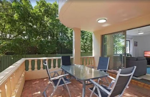 Mermaid Beach Apartment | Salerno - Hosted by Burleigh Letting