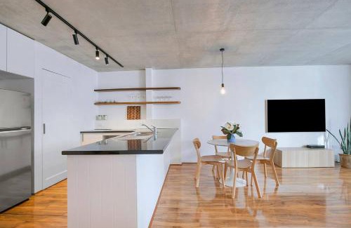 Burleigh Heads Apartment | Saltlight - Tranquil Haven by Burleigh Beach and Parks