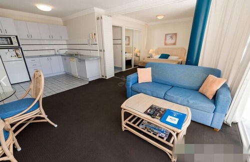 Broadbeach Apartment | Santa Anne By The Sea