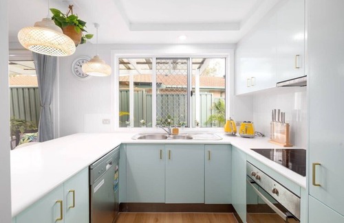 Southport House | Serene Southport Getaway/Walk to Beach/Shops