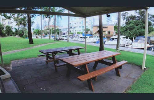 Runaway Bay Apartment | Serviced apartment ∙ 2 bedrooms ∙ 4 guests