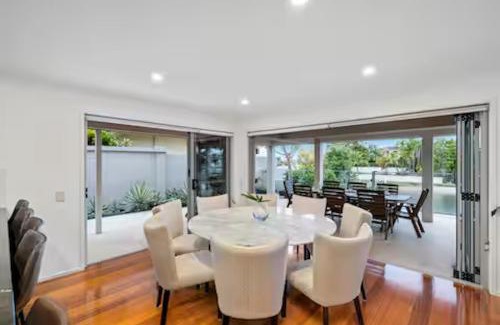 Sorrento House | Sorrento Waterfront Retreat & Pool