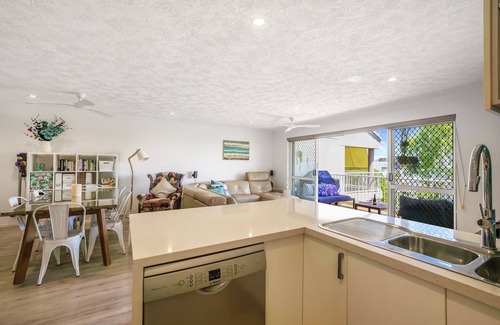 Broadbeach Apartment | Spacious 3-Bed Apartment in Broadbeach