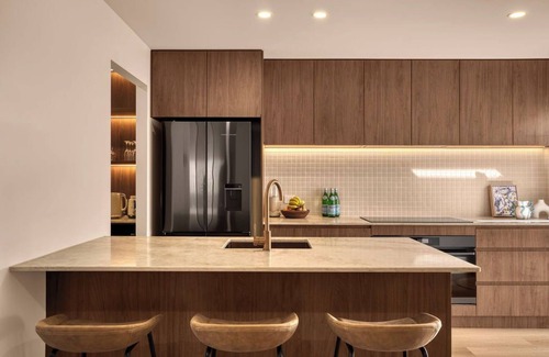 Miami House | Spacious 4-bedroom house with WiFi, Pool and AC in Burleigh QLD