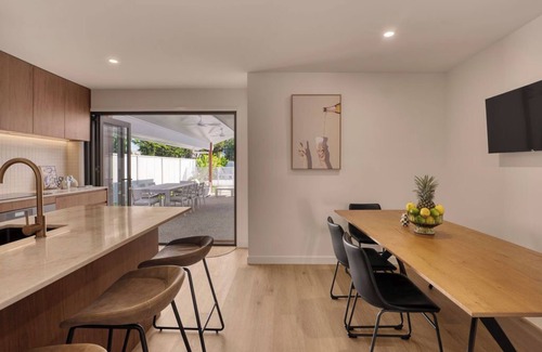 Miami House | Spacious 4-bedroom house with WiFi, Pool and AC in Burleigh QLD