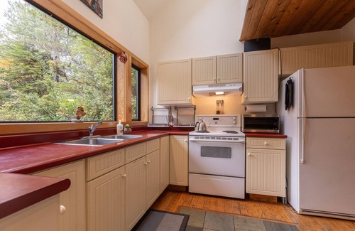Tofino House | Starlight Retreat-Hot Tub, OD Shower, Cold Plunge!