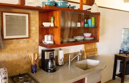 Pacific Marlin Apartment | Stunning Studio Suite - AC, Walk to Town and Beach