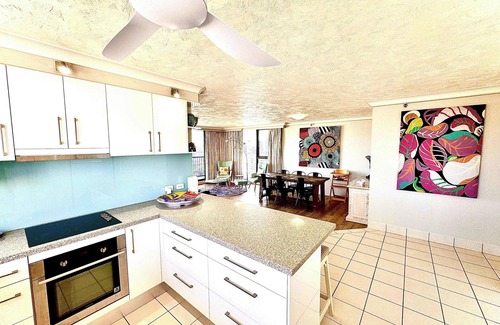 Surfers Paradise Apartment | Surfers Paradise Spacious,Views,Pool & Parking