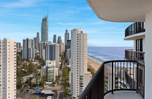 Surfers Paradise Apartment | Surfers Paradise Spacious,Views,Pool & Parking