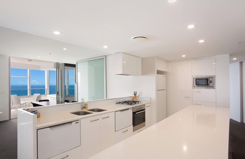 Surfers Paradise Apartment | Tallest Tower 4 Bedroom SkyHome 4703