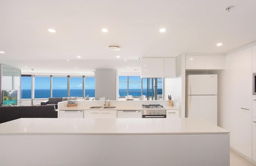 Surfers Paradise Apartment | Tallest Tower 4 Bedroom SkyHome 4703