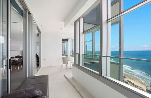 Surfers Paradise Apartment | Tallest Tower 4 Bedroom SkyHome 4703