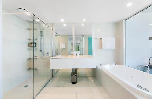 Surfers Paradise Apartment | Tallest Tower SkyHomes | 9 Hamilton Avenue