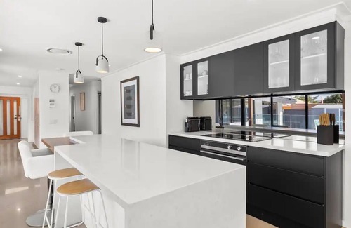 Broadbeach Waters House | Ultra Modern & Relaxing Inner City - Private Pool and Yard - 10min walk to beach