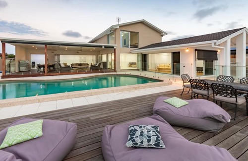 Mermaid Waters House | Waterfront Entertainer