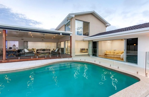 Mermaid Waters House | Waterfront Entertainer