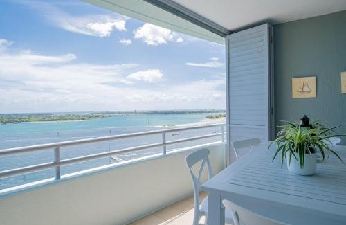 Labrador Apartment | Waterfront Grand Hotel Retreat- Sauna & Gym