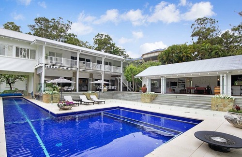 Ashmore House | Waterfront Retreat, Broadbeach Waters