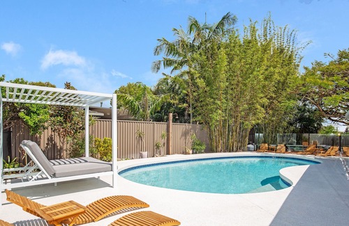 Burleigh Waters Apartment | Welcoming Studio with Pool Outlook