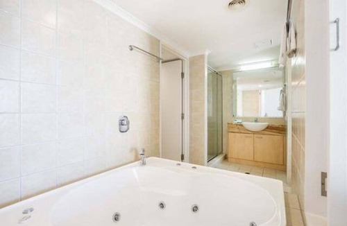 Kings Beach Resort | 1 Bedroom Balcony Poolside