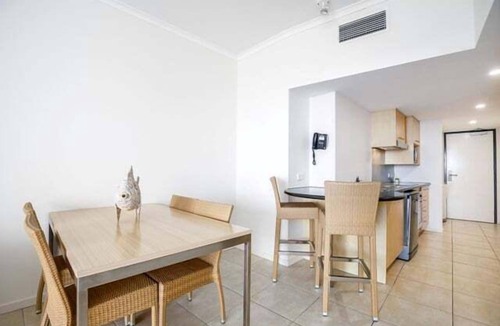 Kings Beach Resort | 1 Bedroom Balcony Poolside