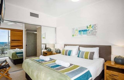 Kings Beach Resort | 1 Bedroom Balcony Poolside