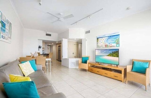 Kings Beach Resort | 1 Bedroom Balcony Poolside