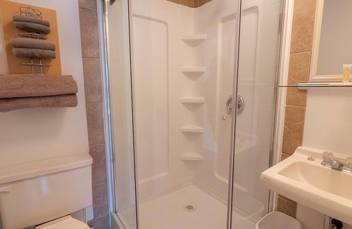 Ucluelet Hotel | 1-Bedroom Full Kitchen | #14