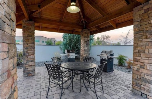 Reno/Tahoe Airport Condo | 1-Bedroom King Suite | Free Breakfast & Pool Reno