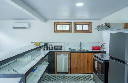 Puerto Viejo de Talamanca Hotel | 1-Bedroom Suite w/Bathtub, Smart TV, A/C + Pool