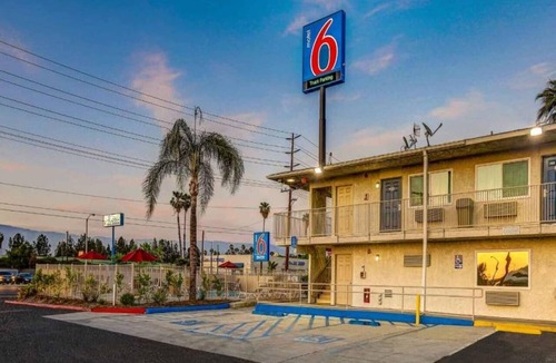 San Bernardino Apartment | 1 King Bed|Smoking,Mini Fridge