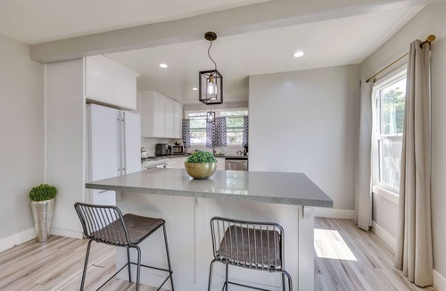 Hanford House | < 1 Mi to Main St Hanford! Home w/Outdoor Space